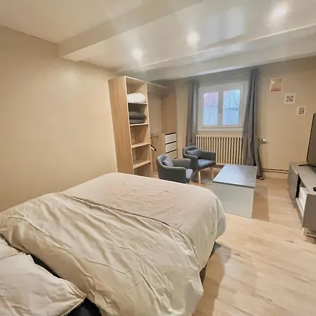 Séjour chez l'habitant Avec Cuisine, Salle De Bain Et Garage Prive Proximite 24h