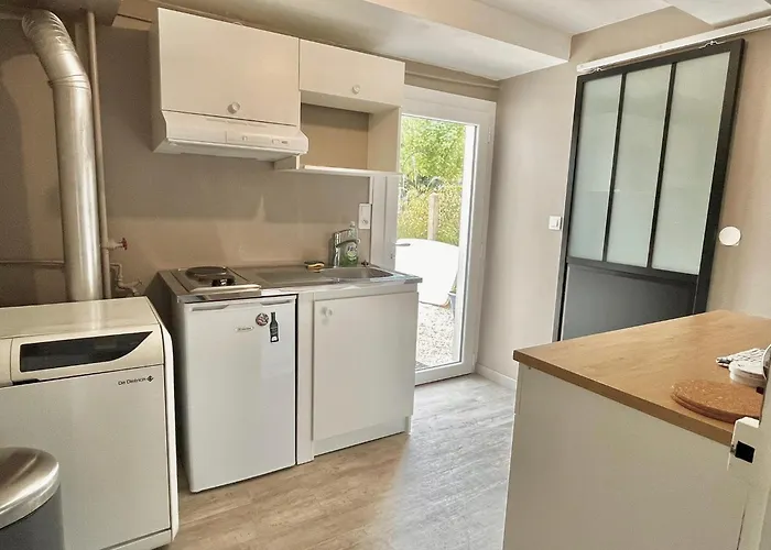 Avec Cuisine, Salle De Bain Et Garage Prive Proximite 24h *