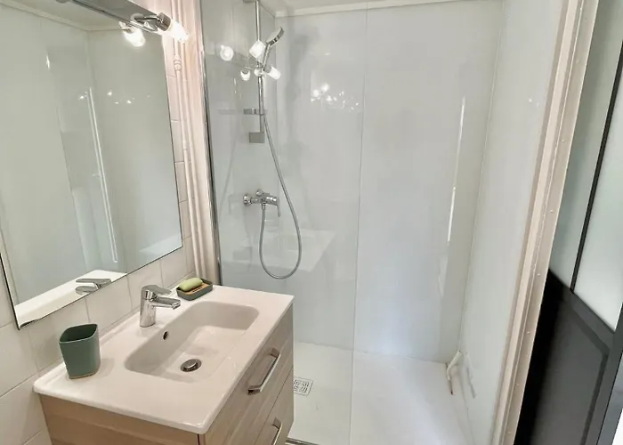 民宿 Avec Cuisine, Salle De Bain Et Garage Prive Proximite 24h