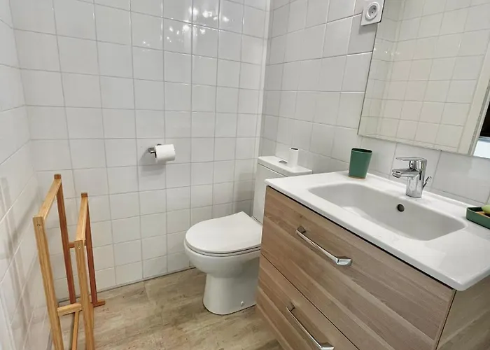 Avec Cuisine, Salle De Bain Et Garage Prive Proximite 24h *